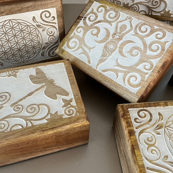 Wood carved box - Picture 8 of 9